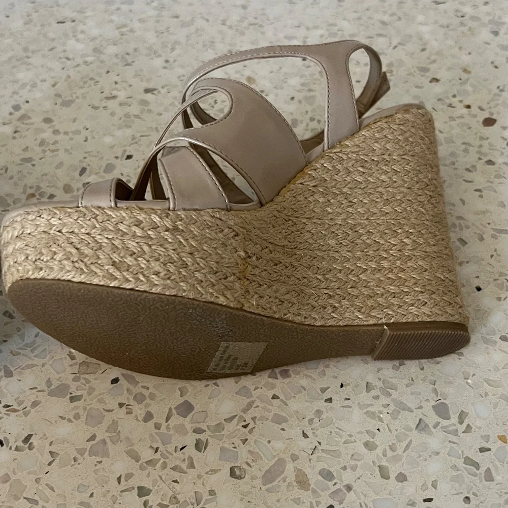 Fergalicious espadrilles 7.5 US - Picture 5 of 6